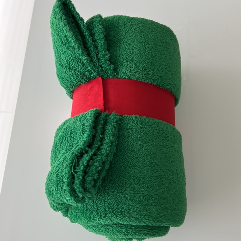 Microplush Throw - Green - Picture 3 of 4
